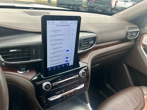 Used 2024 Ford Explorer King Ranch w/ Technology Package image 38