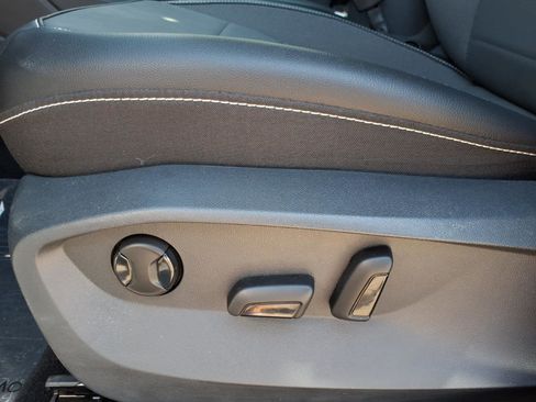 Certified 2023 Volkswagen Taos SE w/ Black Wheel Package image 21