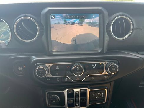 Used 2020 Jeep Gladiator Overland w/ Popular Equipment Package AWD/4WD image 13