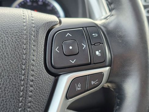Used 2018 Toyota Highlander SE image 37