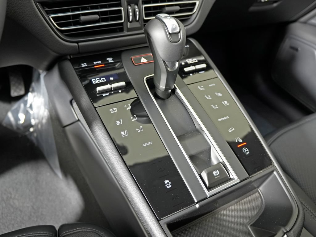 Used 2026 Porsche Macan AWD/4WD image 30