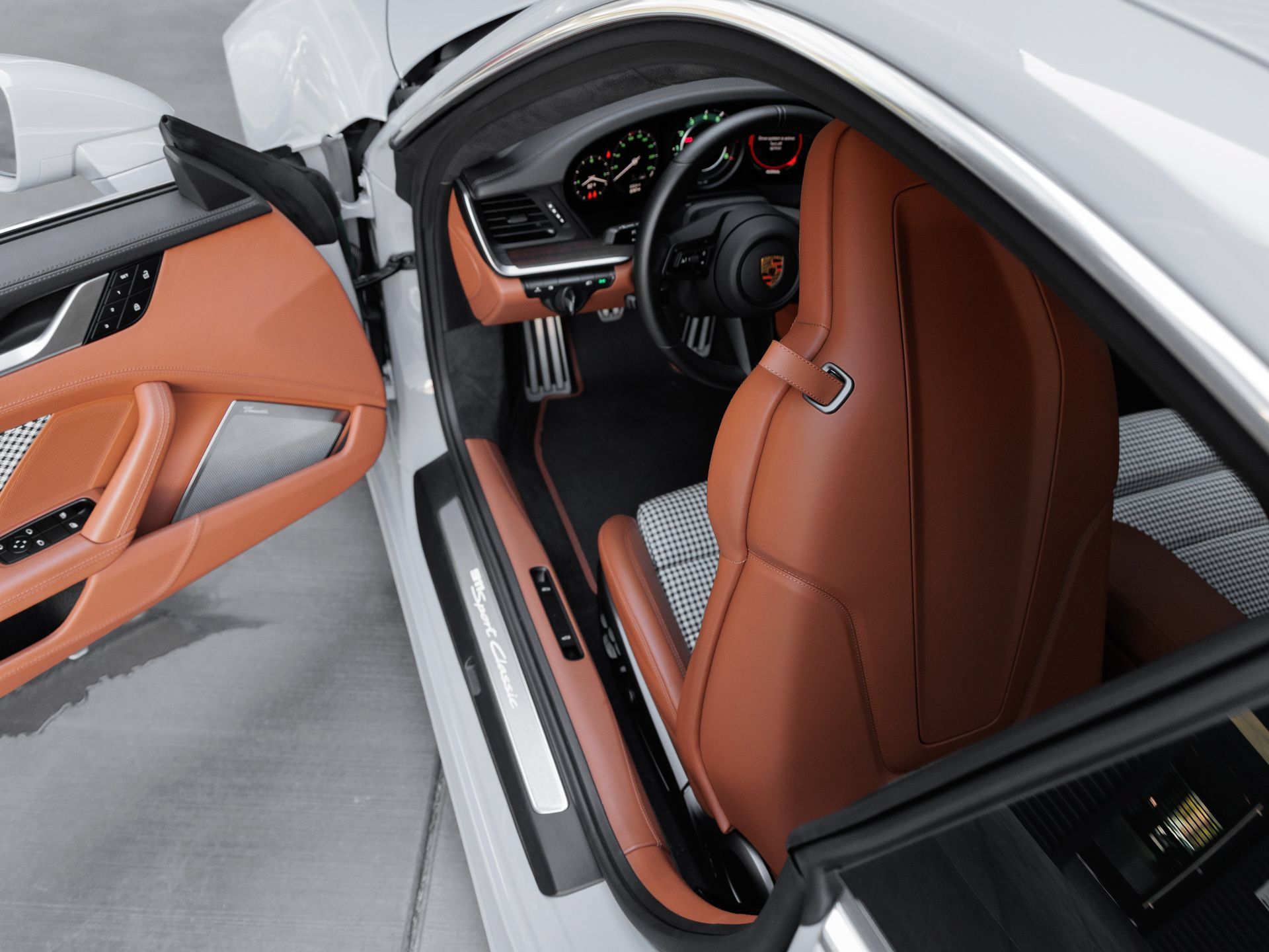 Certified 2023 Porsche 911 Sport Classic RWD image 29