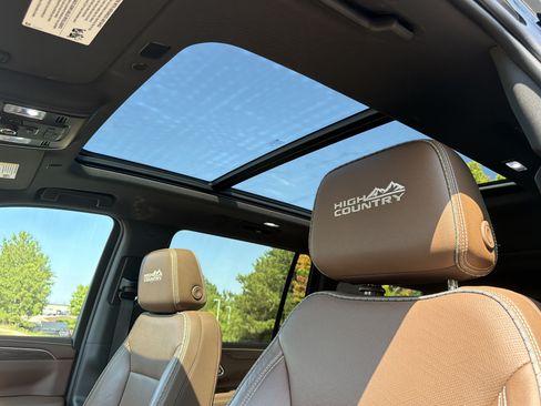 Used 2022 Chevrolet Suburban High Country AWD/4WD image 8