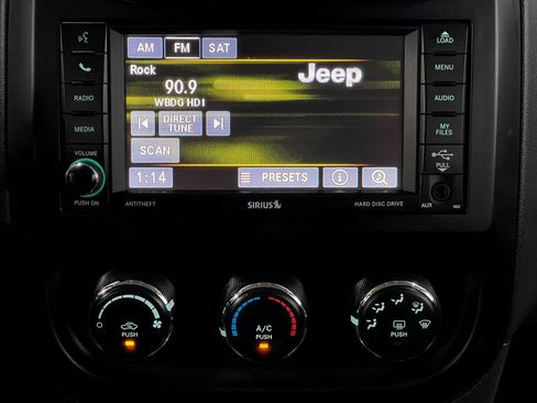 Used 2014 Jeep Patriot Latitude w/ All Weather Capability Group AWD/4WD image 21
