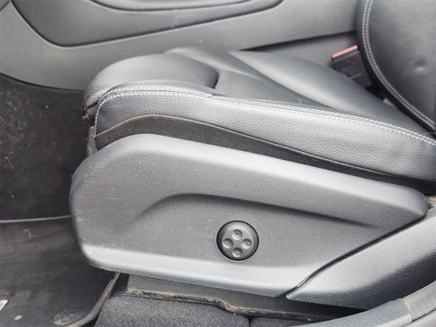 Used 2022 Mercedes-Benz GLC 300 4MATIC w/ AMG Line image 23