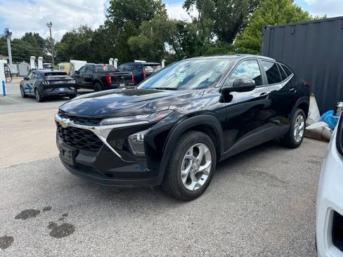 Used 2025 Chevrolet Trax LS w/ LS Convenience Package FWD image 8