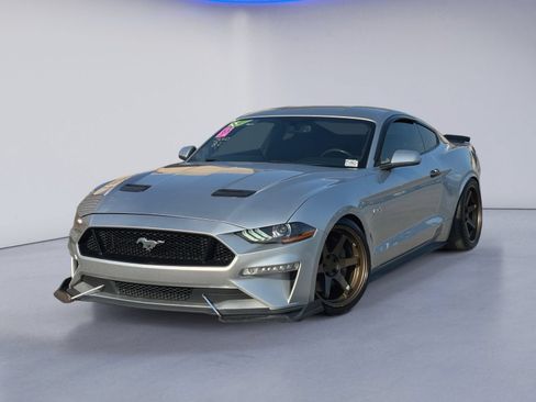 Used 2019 Ford Mustang GT RWD image 2