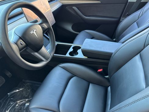 Used 2023 Tesla Model Y Long Range image 20