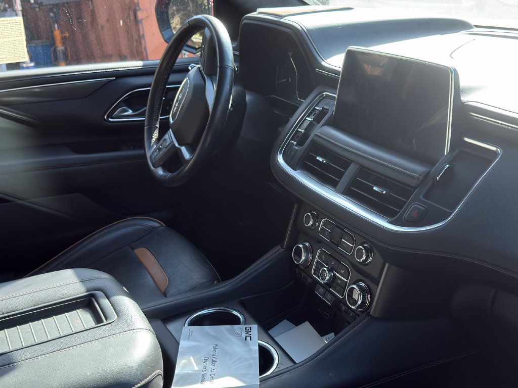 Used 2021 GMC Yukon XL AT4 w/ Technology Package AWD/4WD image 9