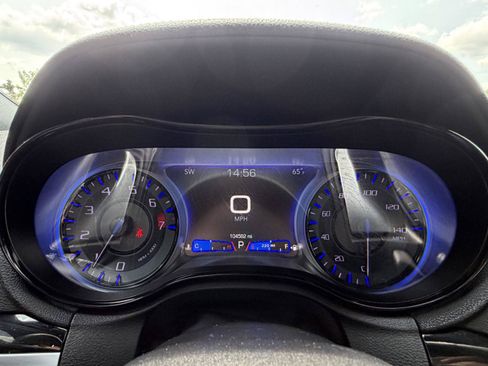 Used 2019 Chrysler 300 S AWD/4WD image 16