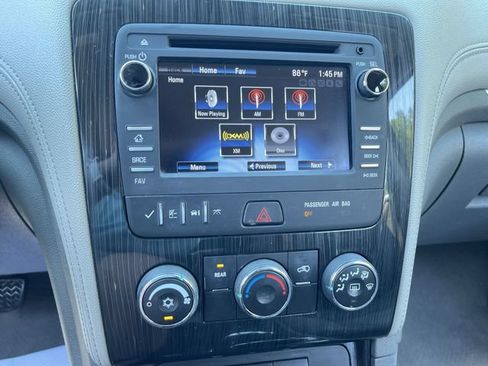 Used 2017 Chevrolet Traverse LT FWD image 13
