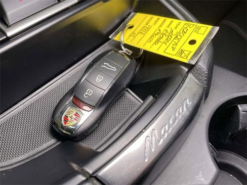 Used 2024 Porsche Macan image 46