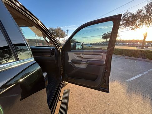 Used 2019 RAM 1500 Limited w/ Body Color Bumper Group image 16