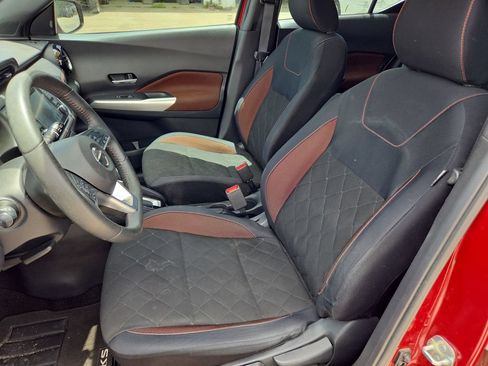 Used 2018 Nissan Kicks SR w/ Interior Electronics Package FWD image 13