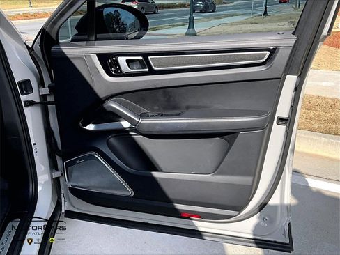 Used 2020 Porsche Cayenne Turbo image 23
