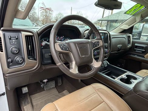 Used 2018 GMC Sierra 3500 Denali w/ Suspension Package, Off-Road AWD/4WD image 12