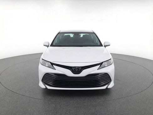 Used 2018 Toyota Camry LE image 5