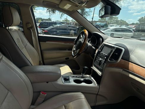 Used 2011 Jeep Grand Cherokee Overland AWD/4WD image 8