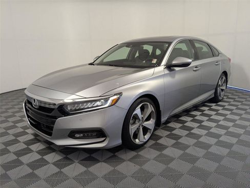 Used 2018 Honda Accord Touring image 1