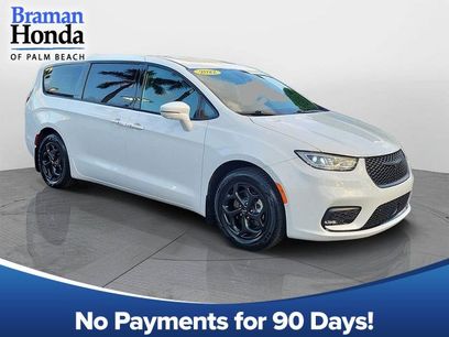 Used 2022 Chrysler Pacifica Limited w/ S Appearance Package