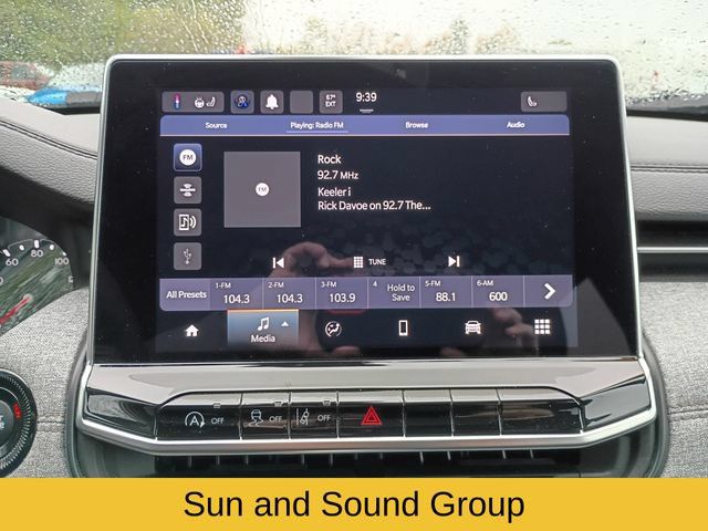 Used 2023 Jeep Compass Latitude w/ Sun and Sound Group AWD/4WD image 15