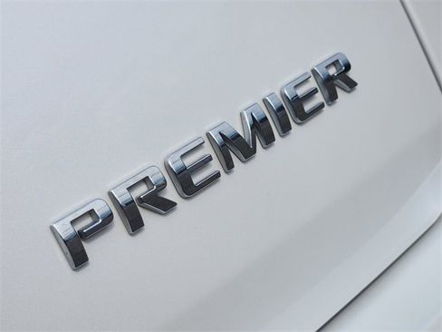 Used 2023 Chevrolet Traverse Premier image 12