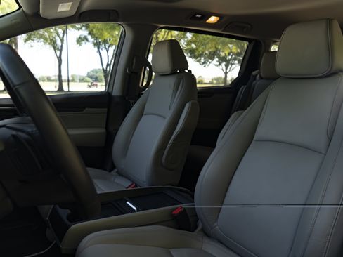 Used 2024 Honda Odyssey EX-L image 17