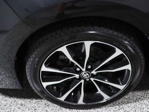 Used 2018 Toyota Corolla SE FWD image 11