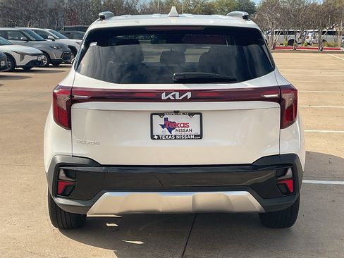 Used 2025 Kia Seltos S image 6