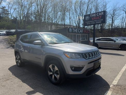 Used 2017 Jeep Compass Latitude w/ Popular Equipment Group image 13