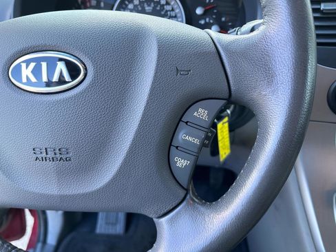 Used 2012 Kia Sedona EX image 32