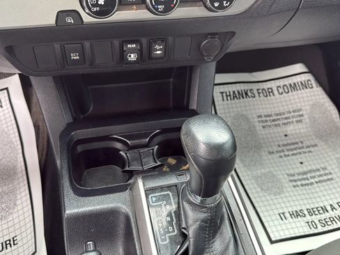Used 2018 Toyota Tacoma SR5 image 17