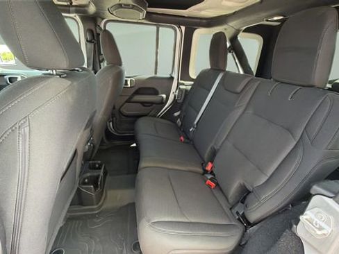 Used 2018 Jeep Wrangler Unlimited Sahara AWD/4WD image 20