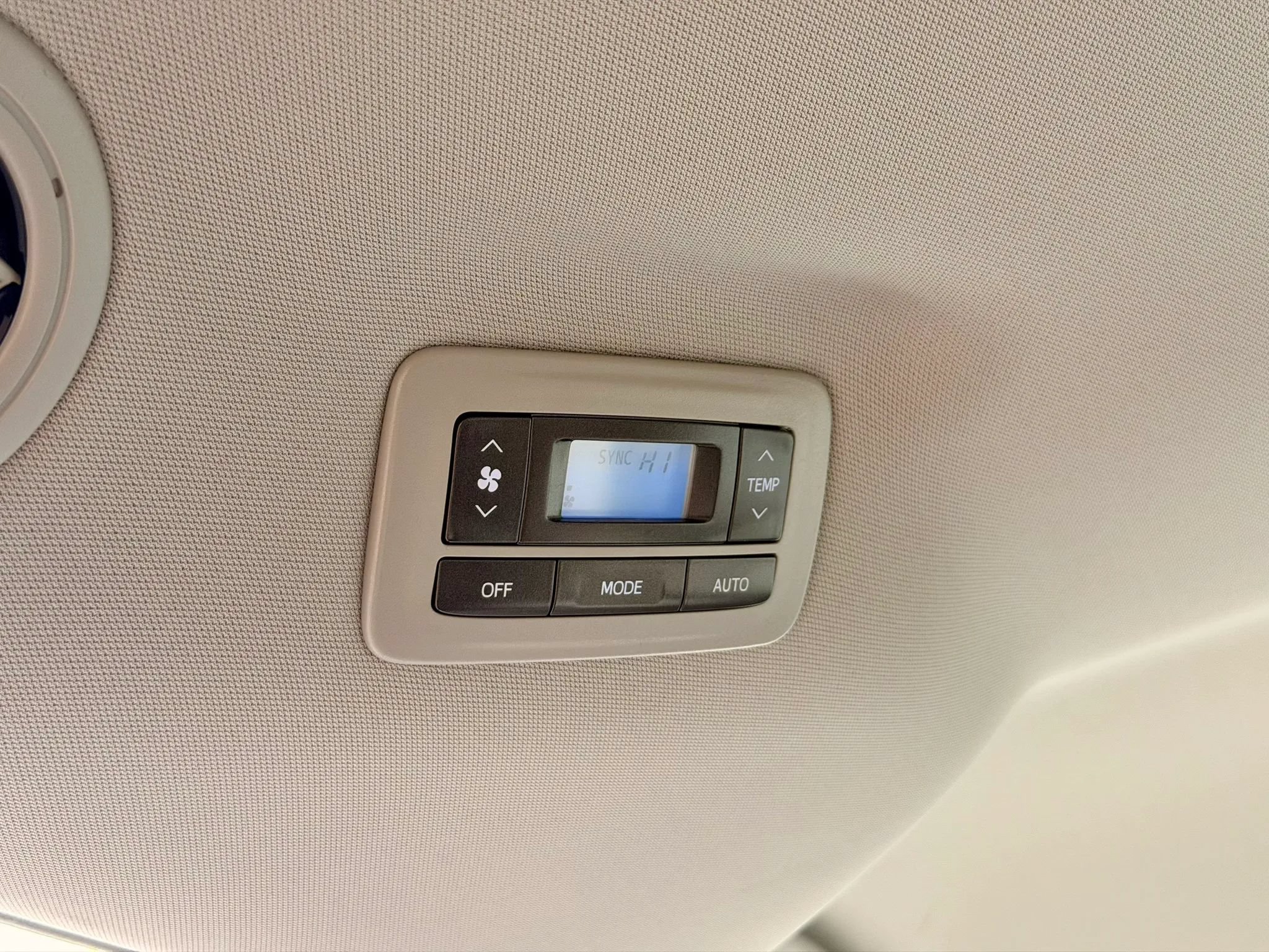 Used 2018 Toyota Sienna LE FWD image 28
