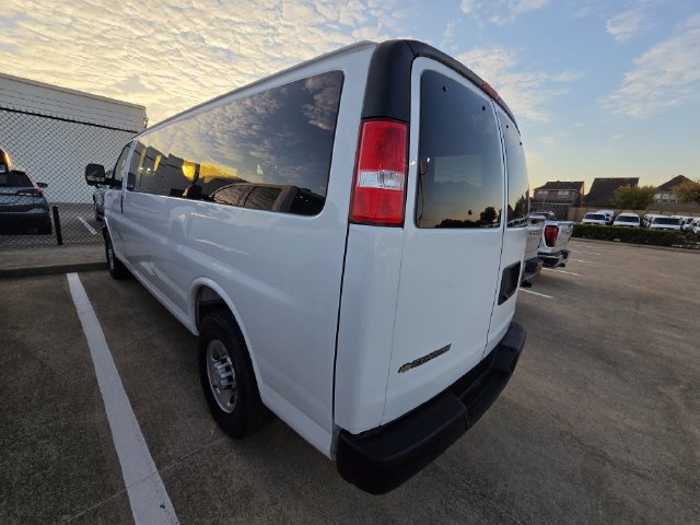 Used 2025 Chevrolet Express 3500 LS RWD image 4
