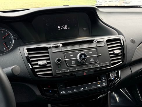 Used 2017 Honda Accord Sport image 33