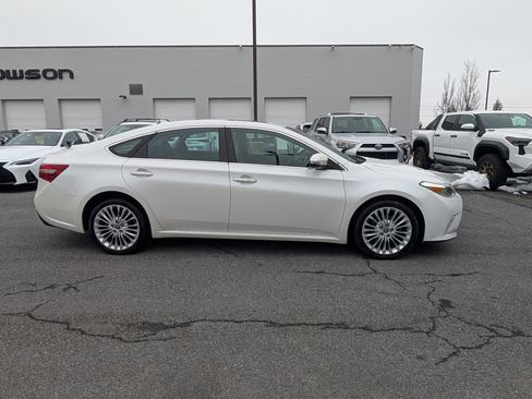 Used 2016 Toyota Avalon Limited w/ Toyota Safety Sense Package image 2