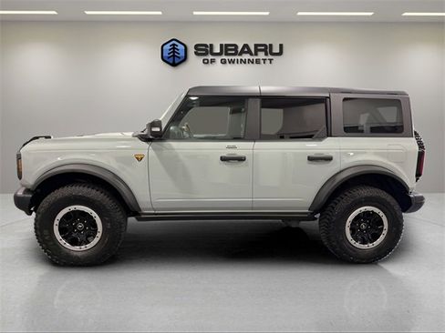 Used 2023 Ford Bronco Badlands image 2