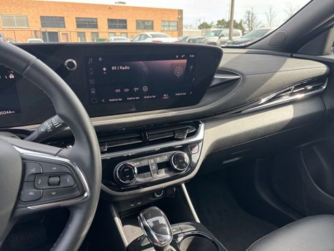 Used 2025 Buick Envista Sport Touring FWD image 17