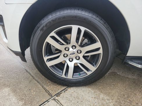 Used 2023 Ford Expedition XLT RWD image 33