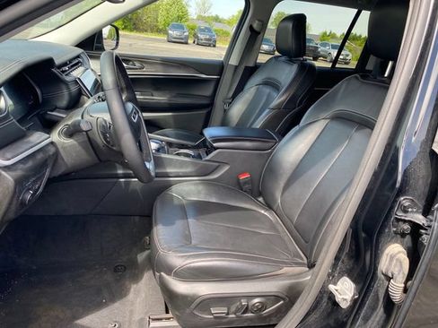Used 2023 Jeep Grand Cherokee Limited AWD/4WD image 16