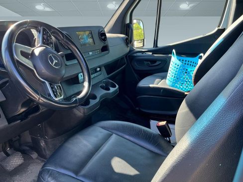 Used 2021 Mercedes-Benz Sprinter 2500 image 7