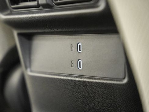 Used 2025 Toyota 4Runner SR5 AWD/4WD image 33