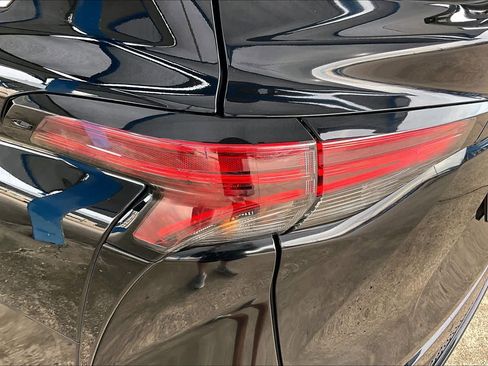 Used 2023 Toyota Sienna XSE image 29