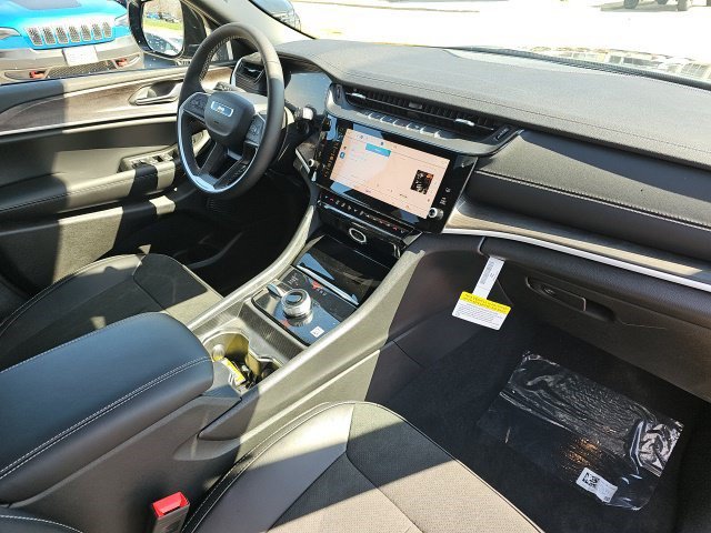 New 2026 Jeep Grand Cherokee Altitude AWD/4WD image 14