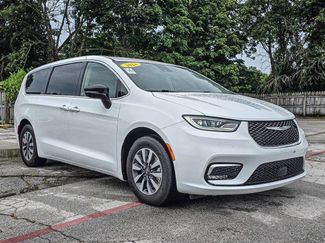 Used 2024 Chrysler Pacifica Limited FWD video 1
