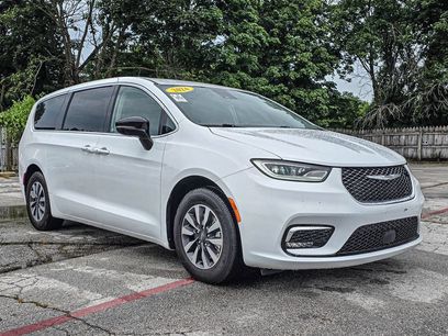 Used 2024 Chrysler Pacifica Limited