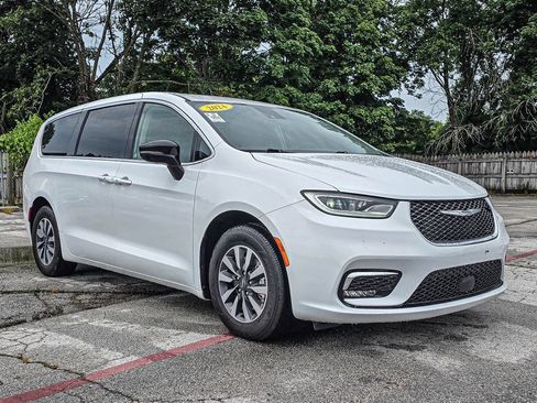 Used 2024 Chrysler Pacifica Limited FWD image 1