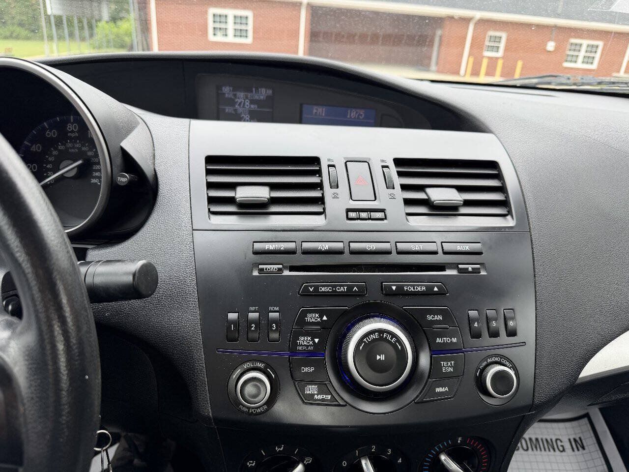 Used 2013 MAZDA MAZDA3 i Sport FWD image 16