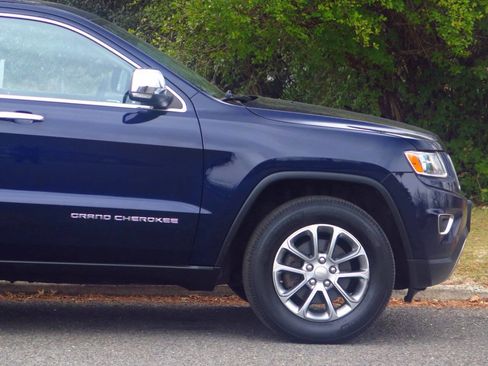 Used 2015 Jeep Grand Cherokee Limited w/ Trailer Tow Group IV image 30